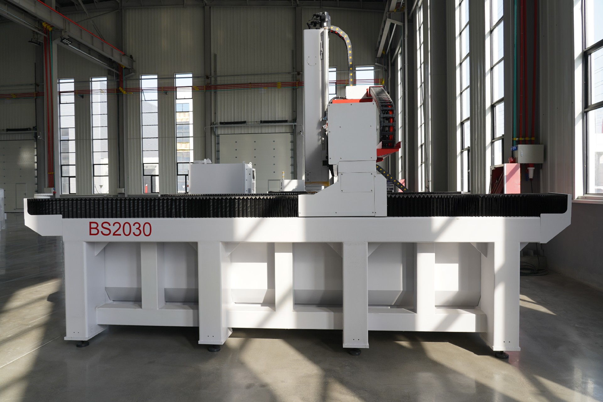 BS2030三軸泡沫加工中心無防護(hù)門正右側(cè).JPG