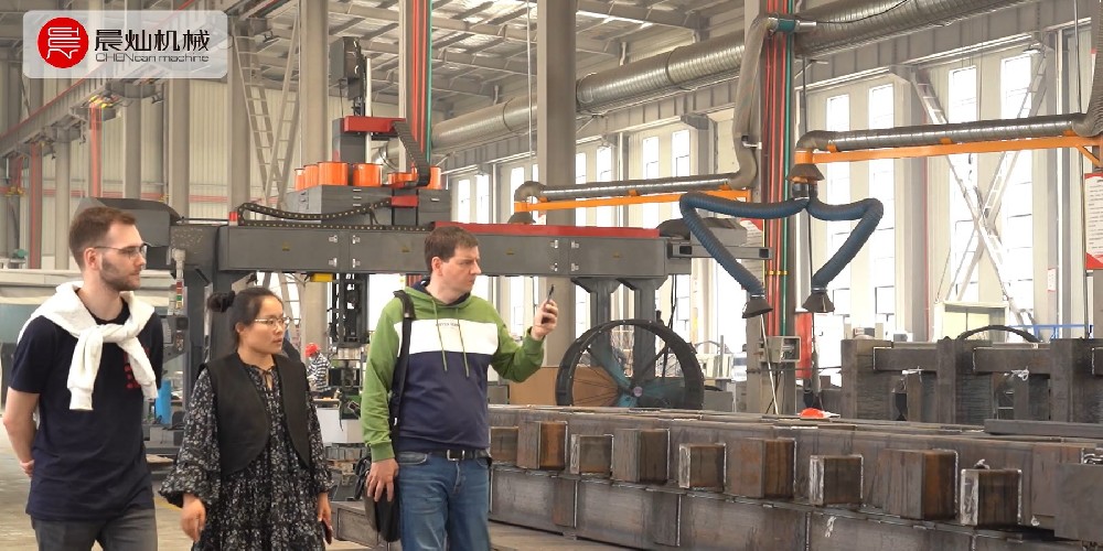 國外客戶不遠萬里來晨燦機械考察交流