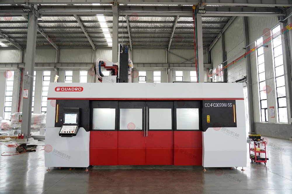 FC3020全封閉式高速五軸龍門加工中心_關(guān)門正視圖_正面中景_白天__實(shí)拍__橫屏__TP02568.JPG