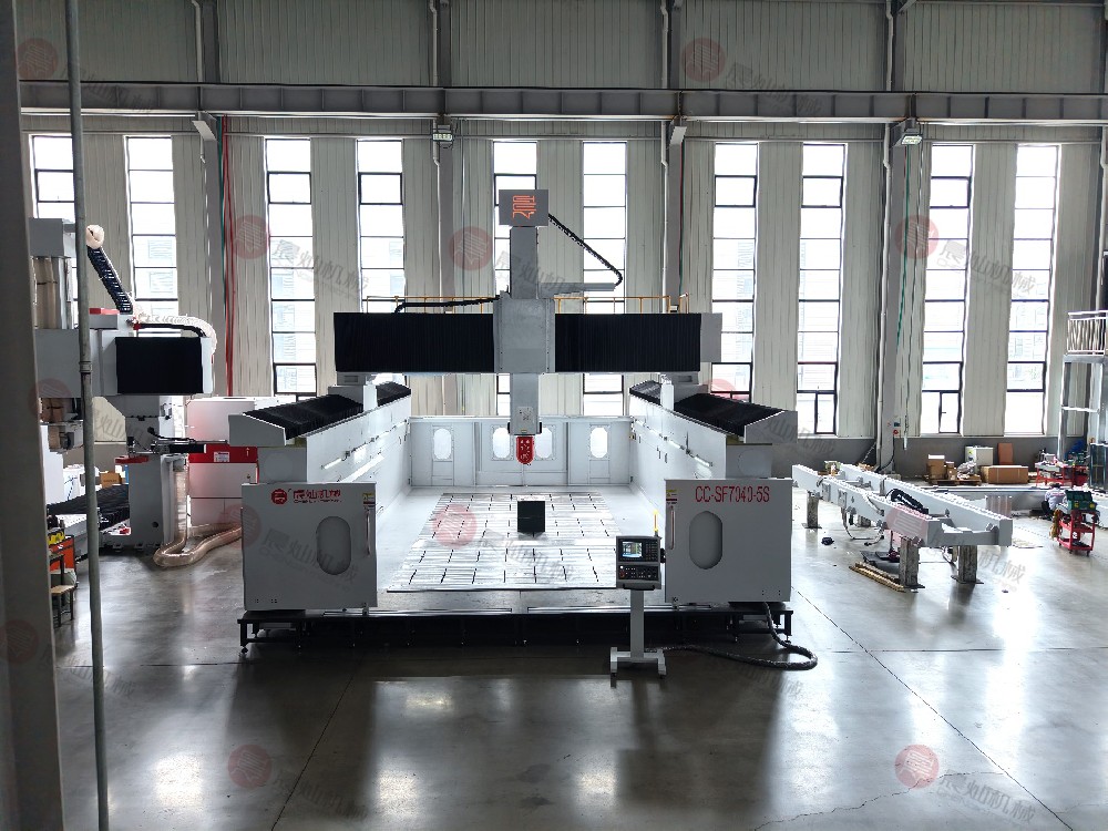 SF7040-5S五軸龍門加工中心_外觀_正面近景_白天__實(shí)拍__橫屏__TP08020.JPG
