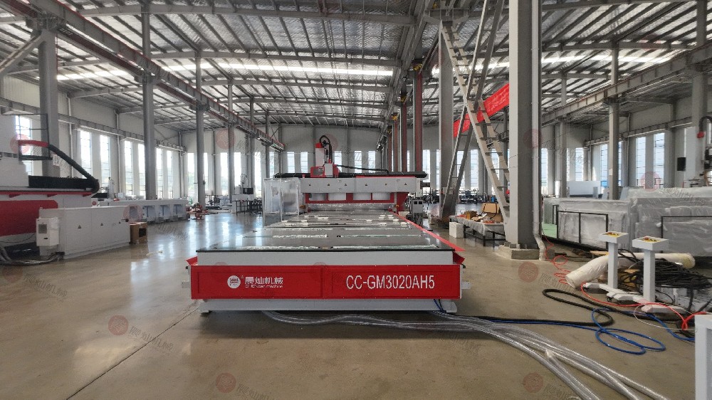 GM3020廂板加工中心_正視圖_正面中景_白天__實拍__橫屏__TP03867.JPG