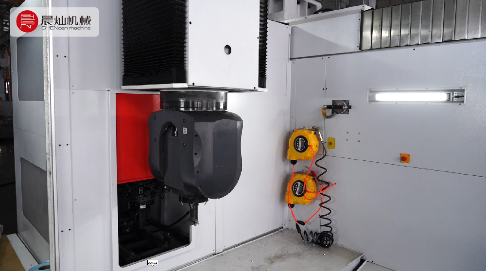 五軸加工中心智能換刀演示：穩(wěn)、準(zhǔn)、快，一步到位