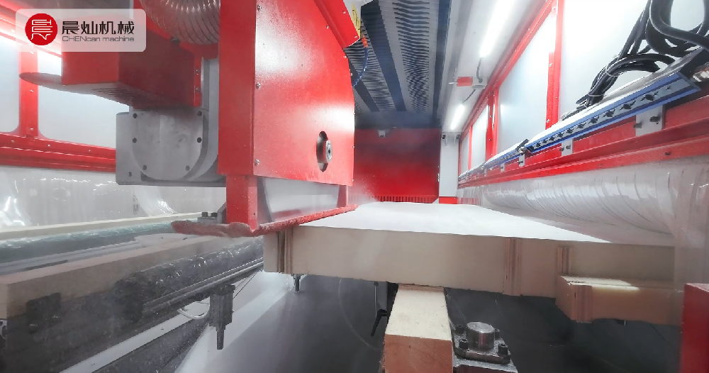 精準(zhǔn)切邊，一次到位！廂板加工中心為您帶來(lái)高效新體驗(yàn)！