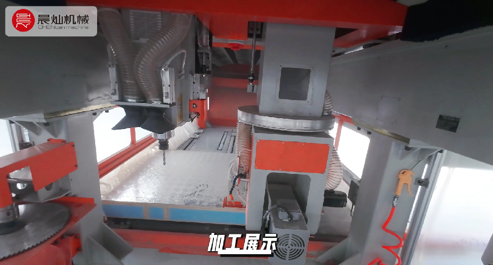 廂板加工中心：復雜板材的難題，晨燦替您輕松解決！